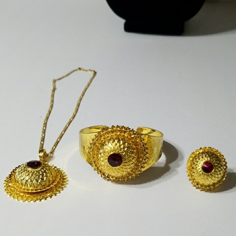 Jewellery Set of Necklace, bangle & ring - Picture 2 of 3
